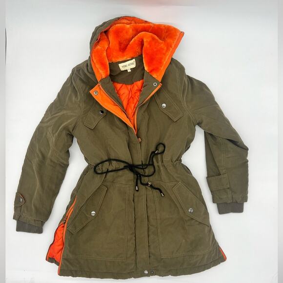 VERI GUDE Green Coat With Hood - Picture 5 of 11